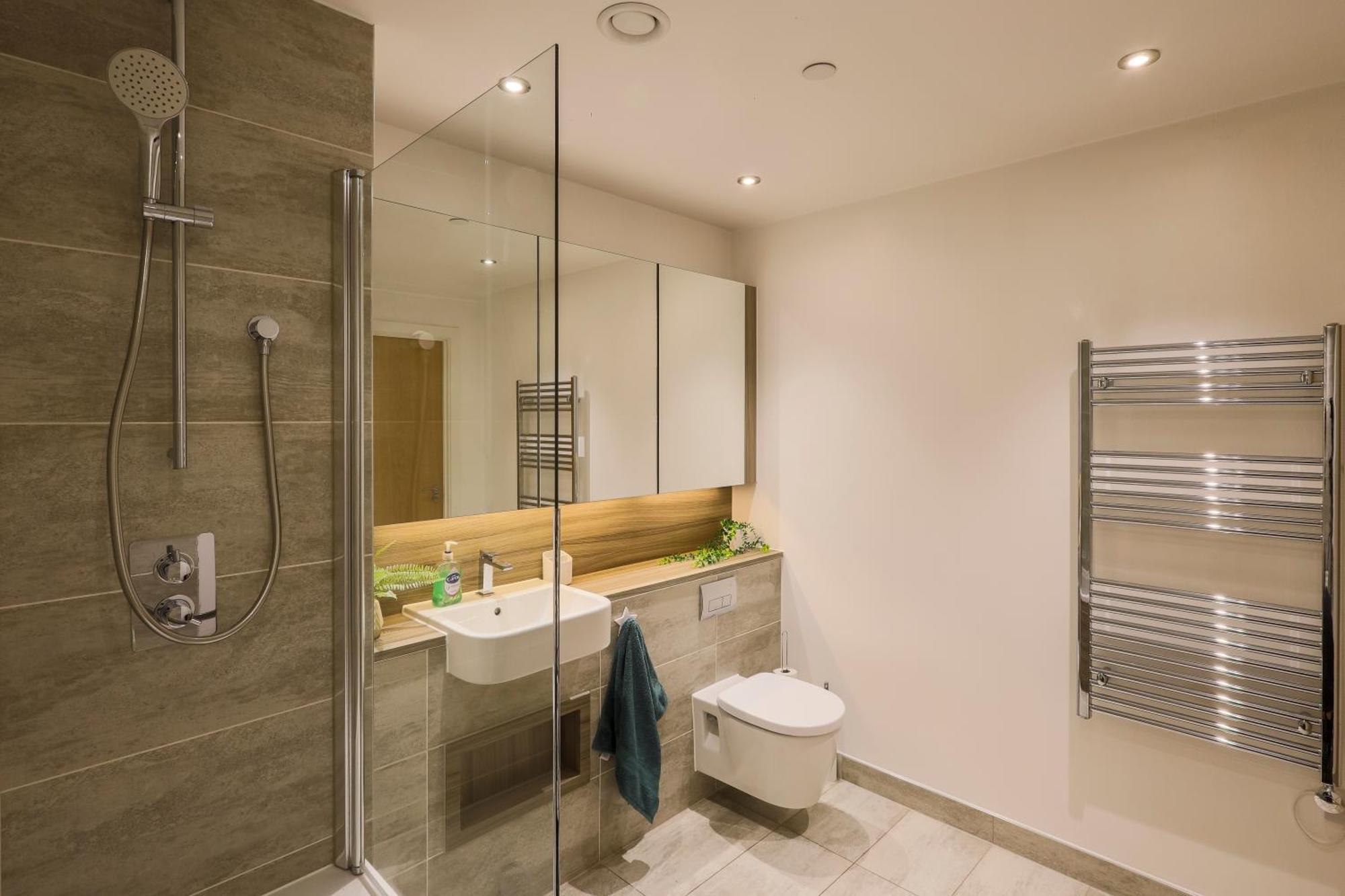 Stylish 2br By Dluxoria Short Lets & Serviced Greater With Pet Friendly, Free Wifi & Free Parking Apartamento *