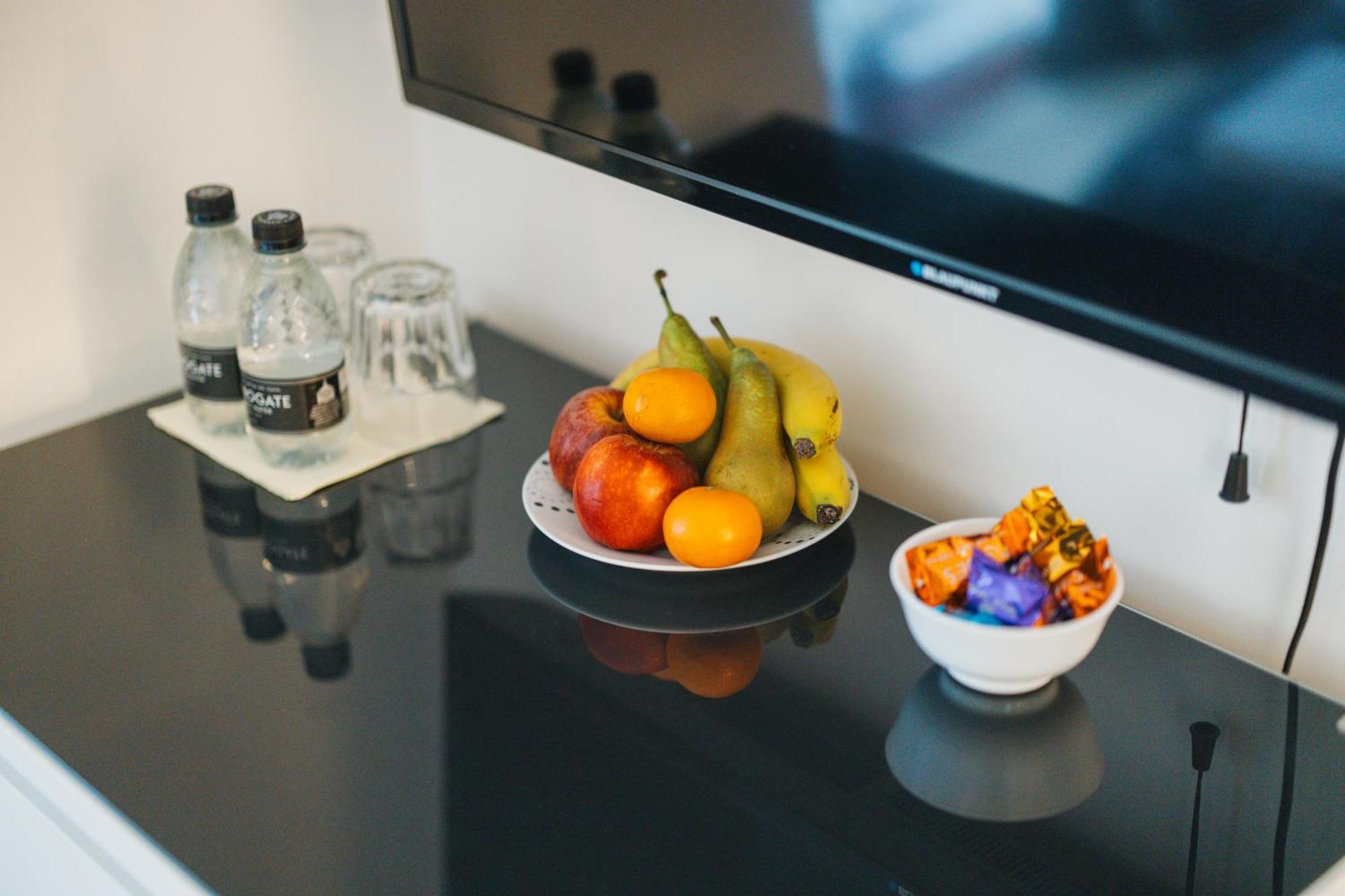 Brixton Village Flat- Private En-suite Double Bedroom Homestay *