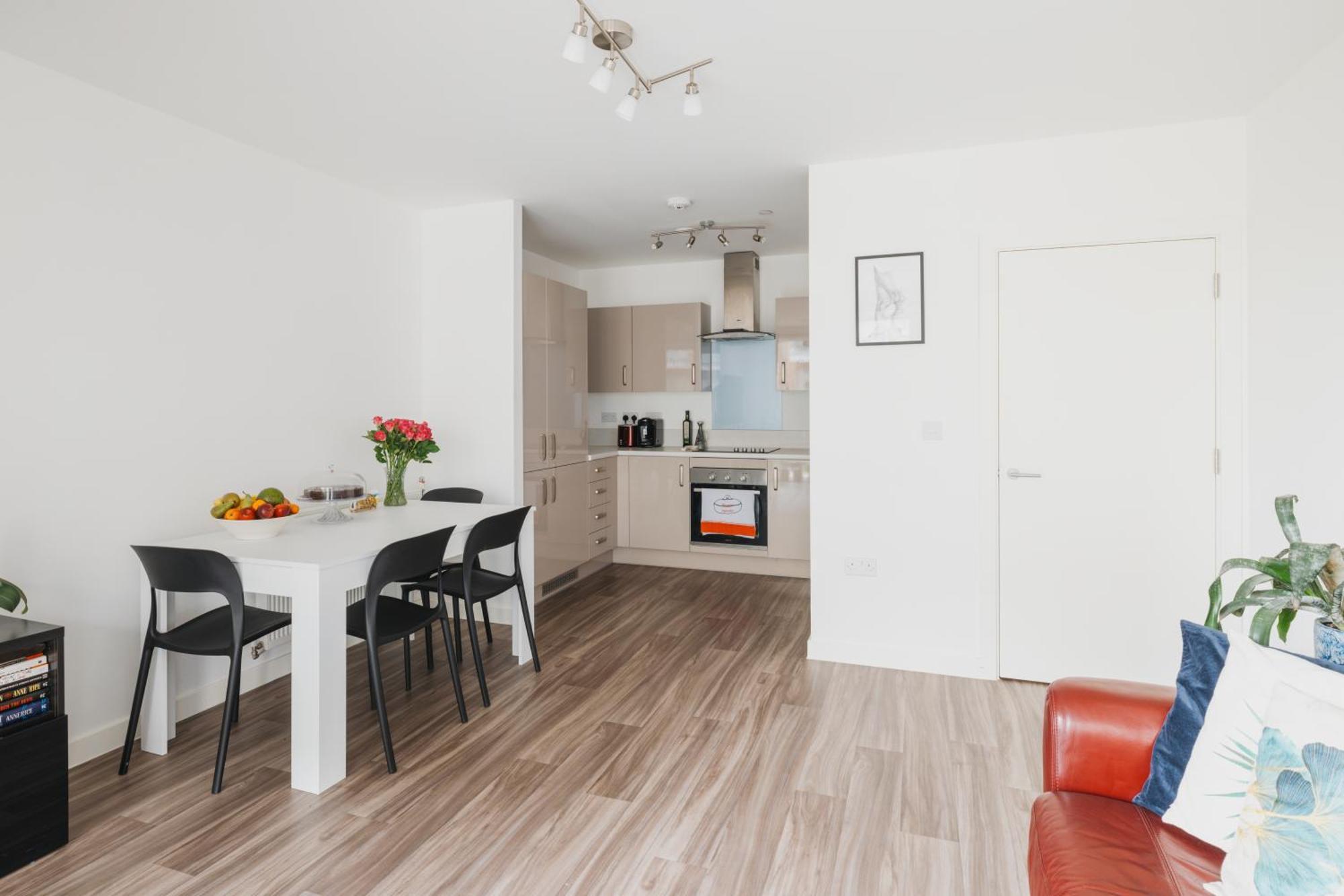 Brixton Village Flat- Private En-suite Double Bedroom London