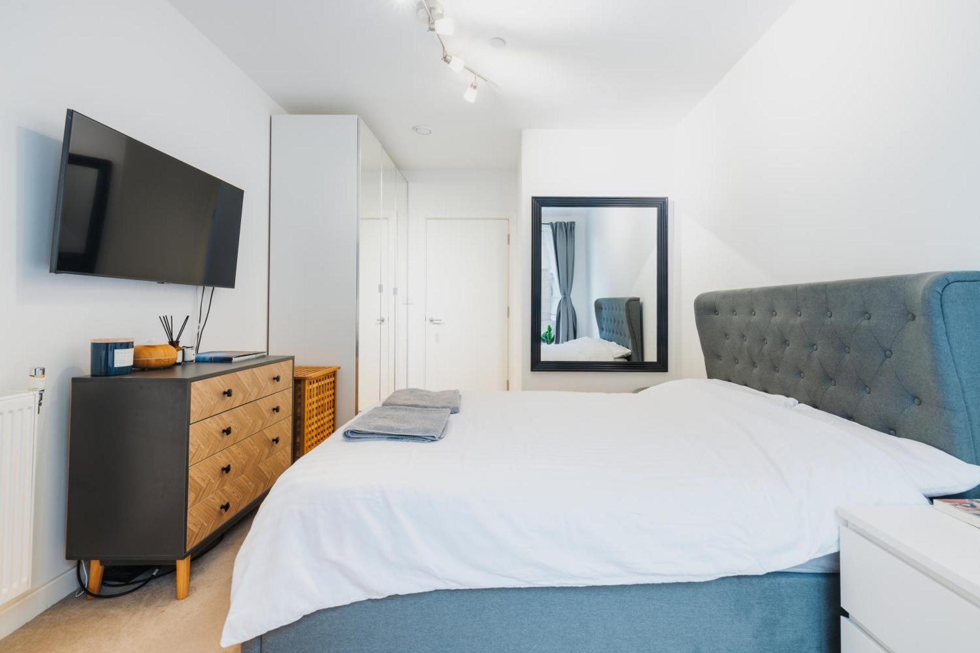 Brixton Village Flat- Private En-suite Double Bedroom London