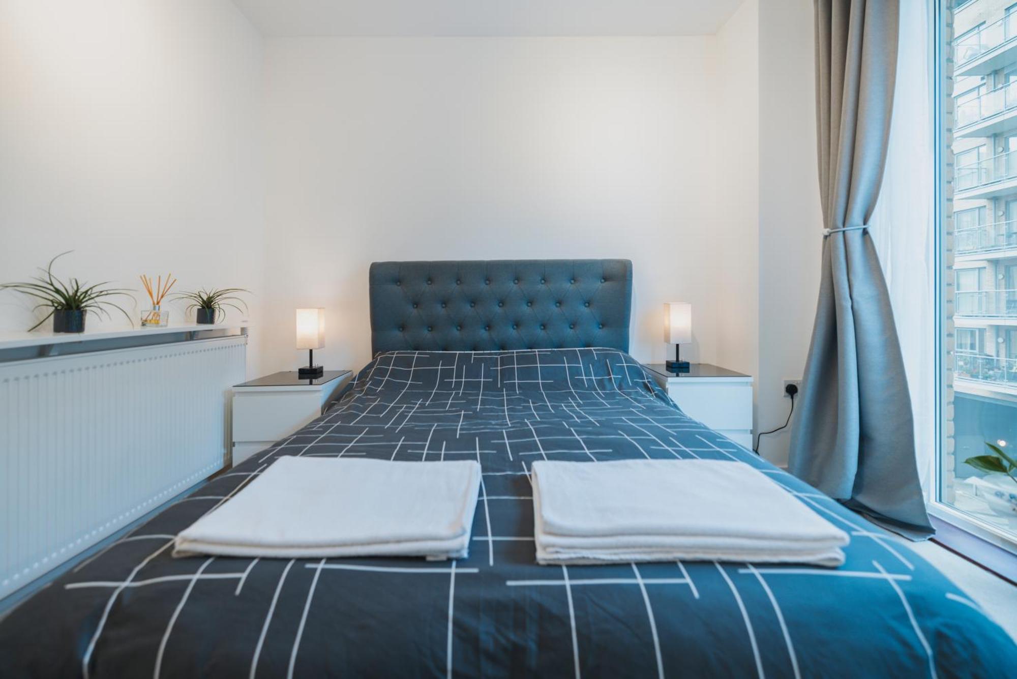 Brixton Village Flat- Private En-suite Double Bedroom Homestay *