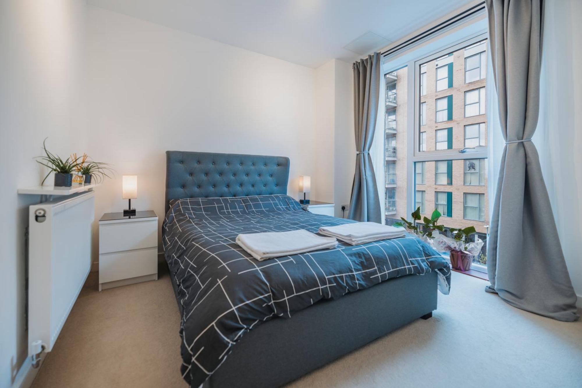 Brixton Village Flat- Private En-suite Double Bedroom London