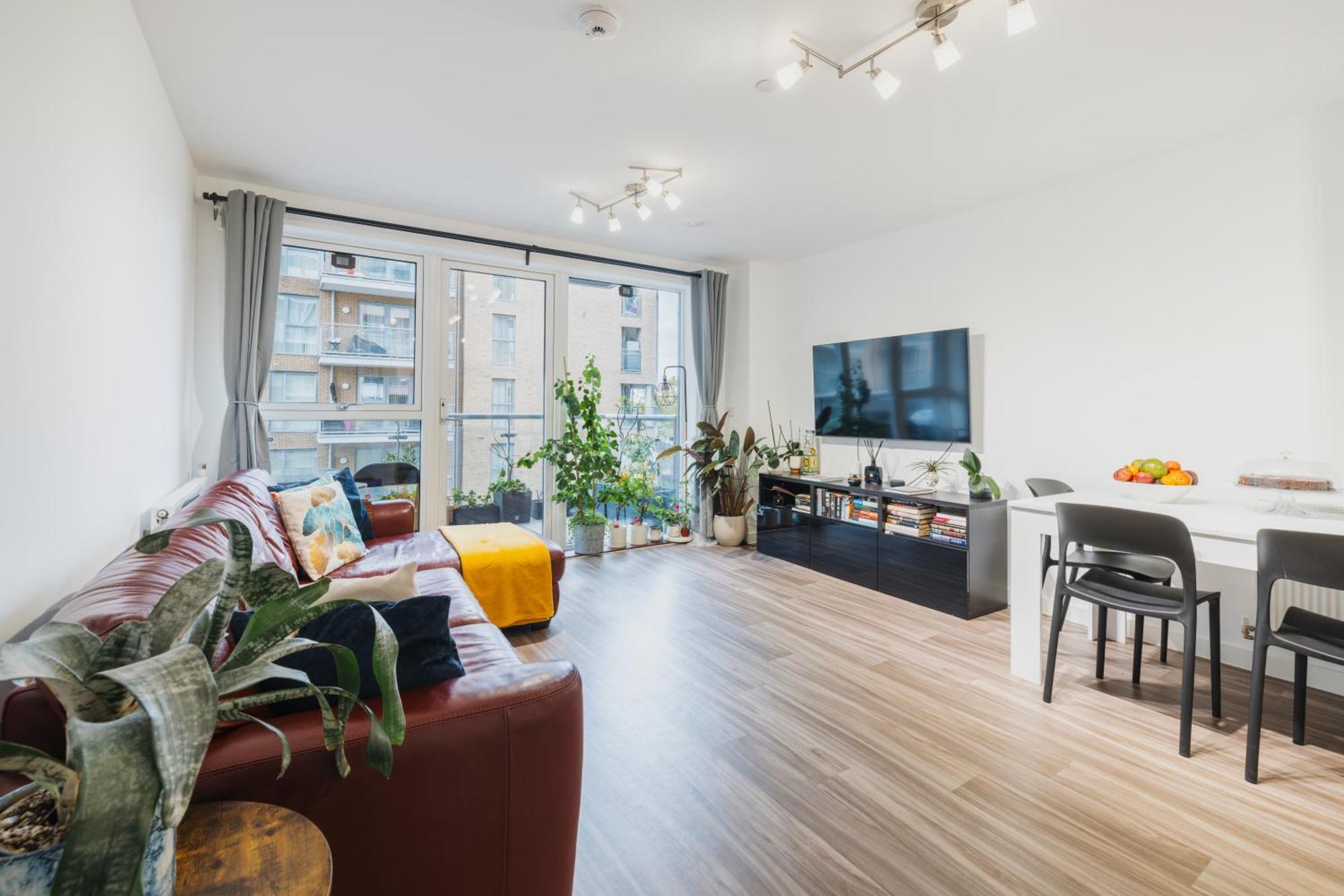 Brixton Village Flat- Private En-suite Double Bedroom * London