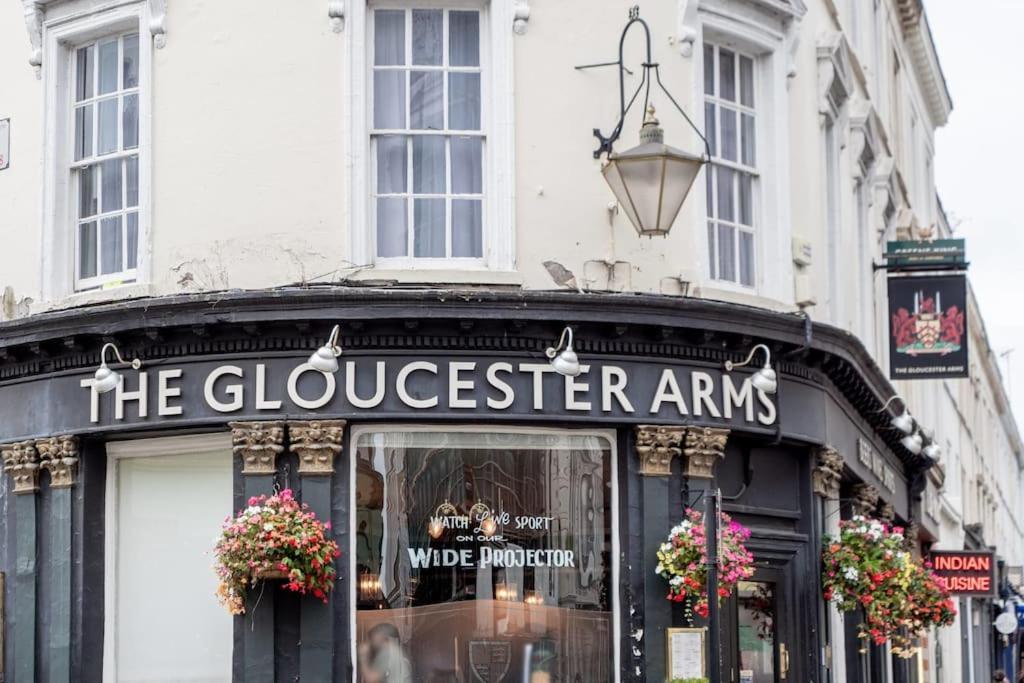 Stylish 2 Bed Flat On The Iconic Gloucester Road Londres