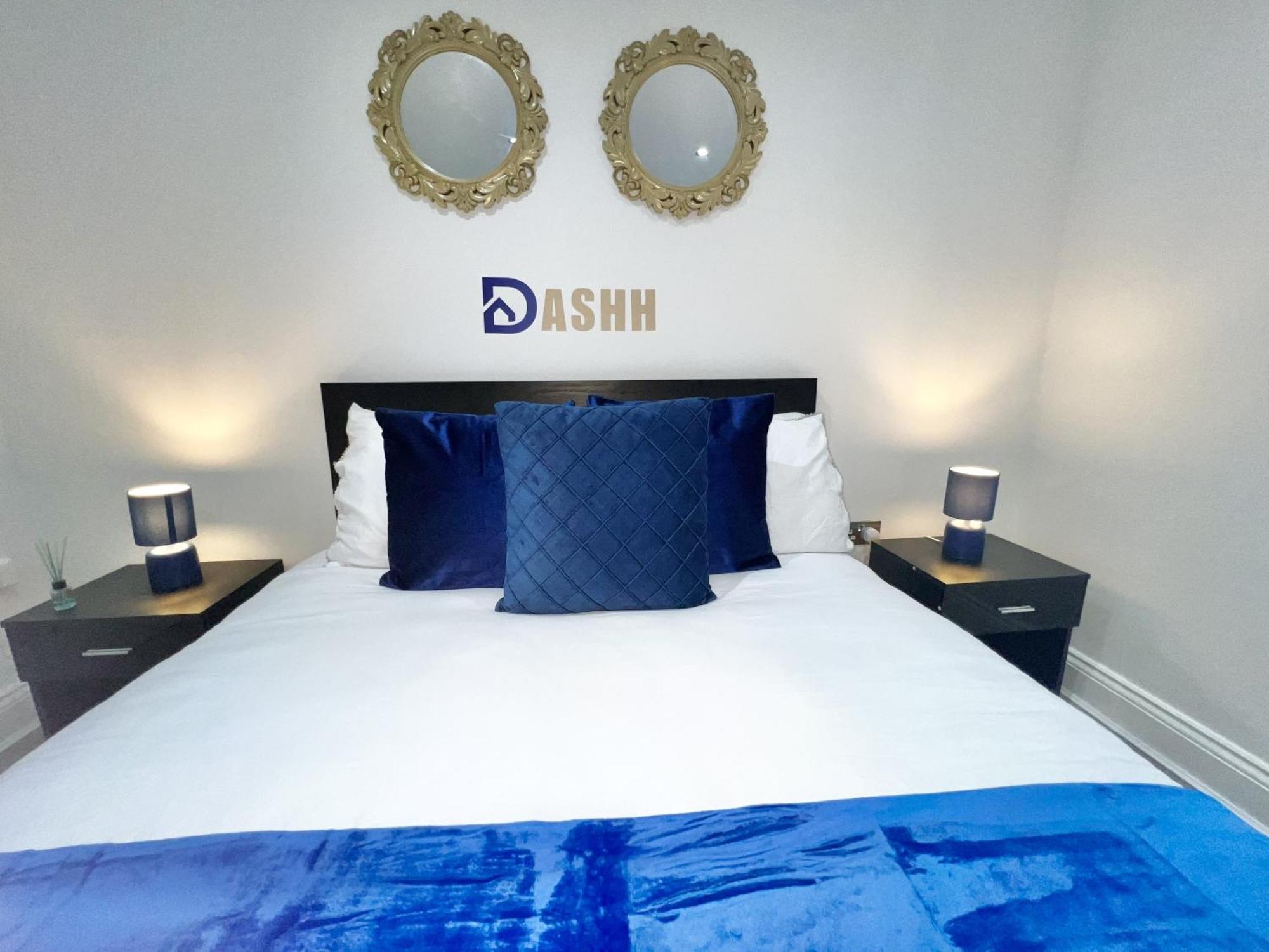 Three Bedroom Apartment By Dashh Properties Short Lets & Serviced Accommodation In Shepherds Bush Sleeps 9 With Free Wifi London