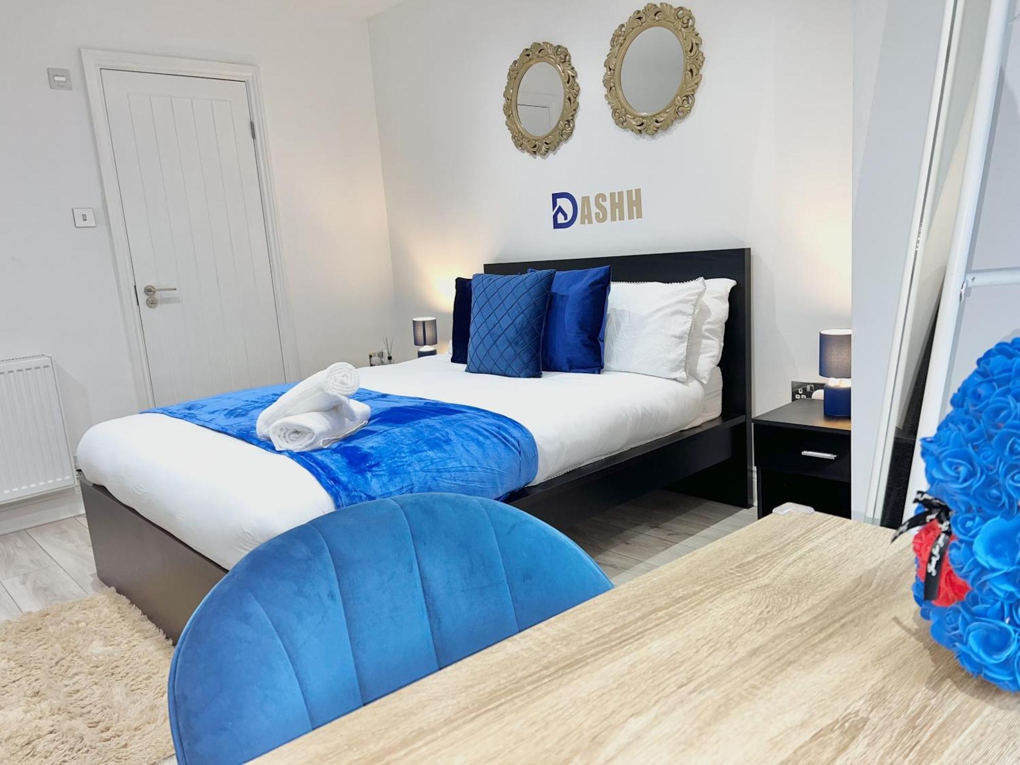 Three Bedroom Apartment By Dashh Properties Short Lets & Serviced Accommodation In Shepherds Bush Sleeps 9 With Free Wifi Holiday home