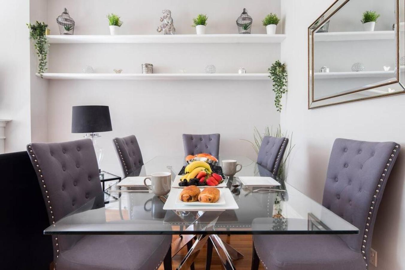 Steps From Hyde Park 2br 2bath Sleeps 6