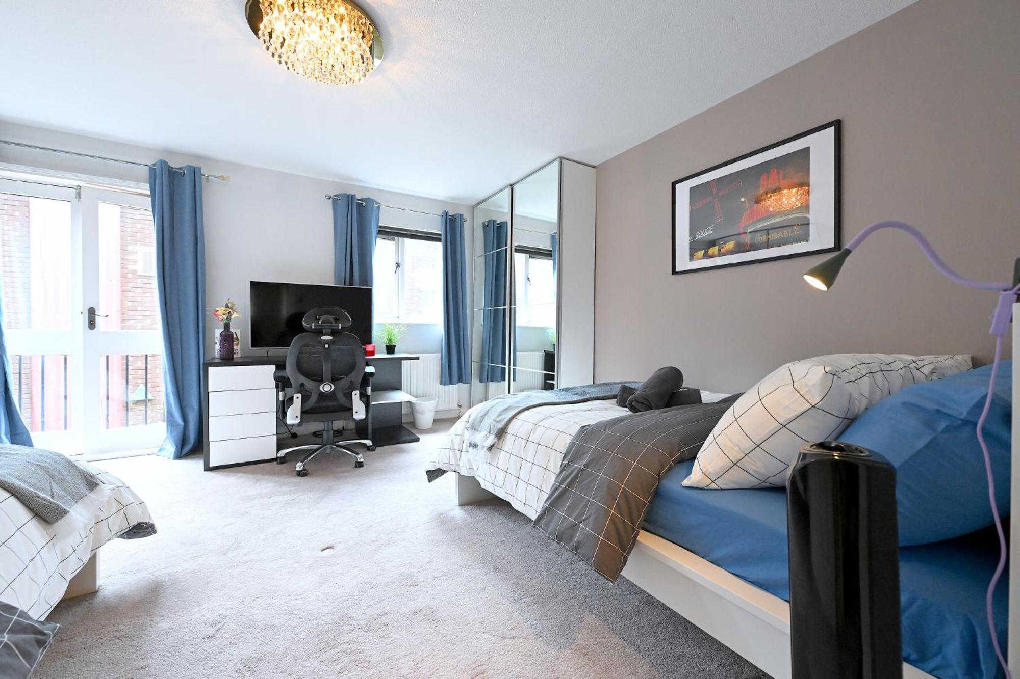 3 Bedroom House In Euston, Patio & Bbq * London