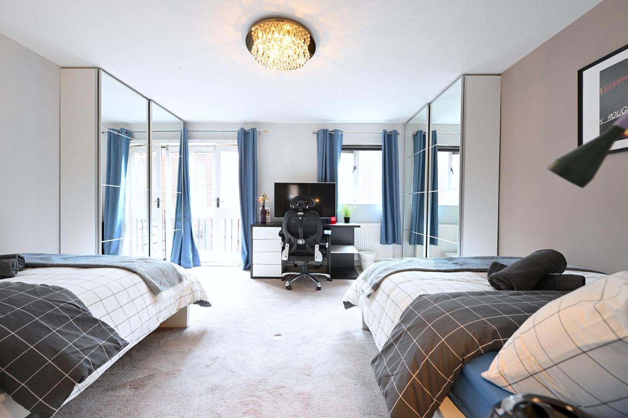3 Bedroom House In Euston, Patio & Bbq * London
