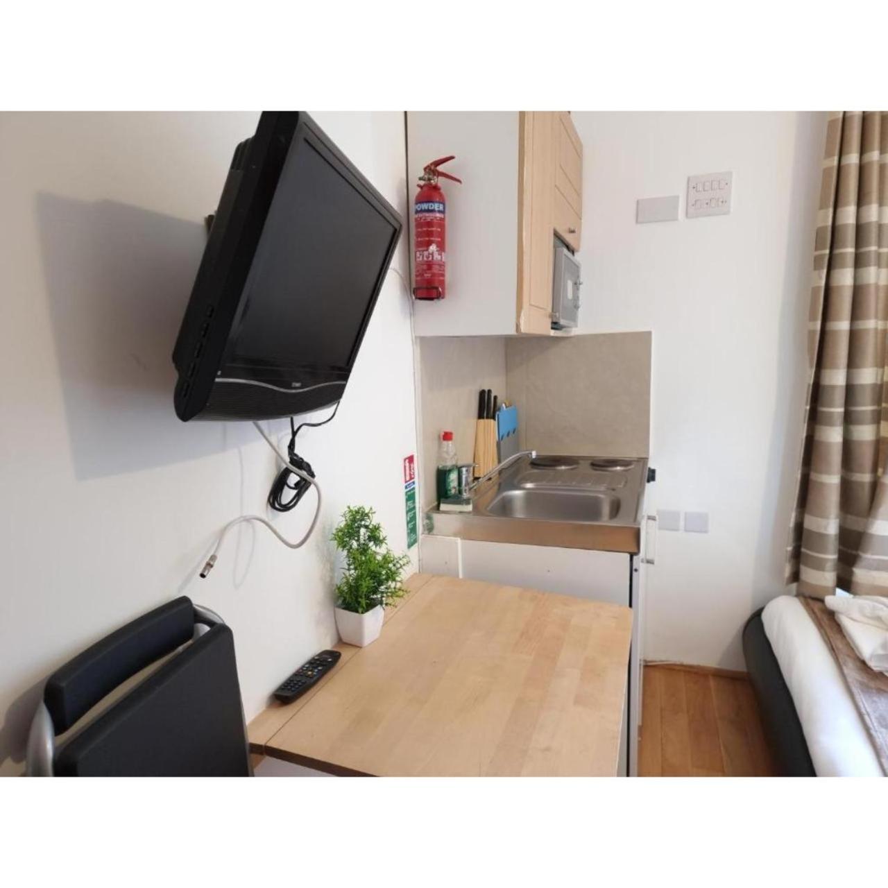 Apartment F204-compact 2nd Flr Fits 2-near Hyde Park London