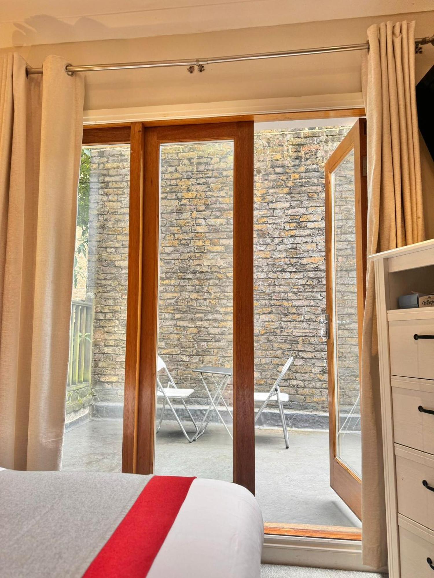 The Beverley - Victoria * London