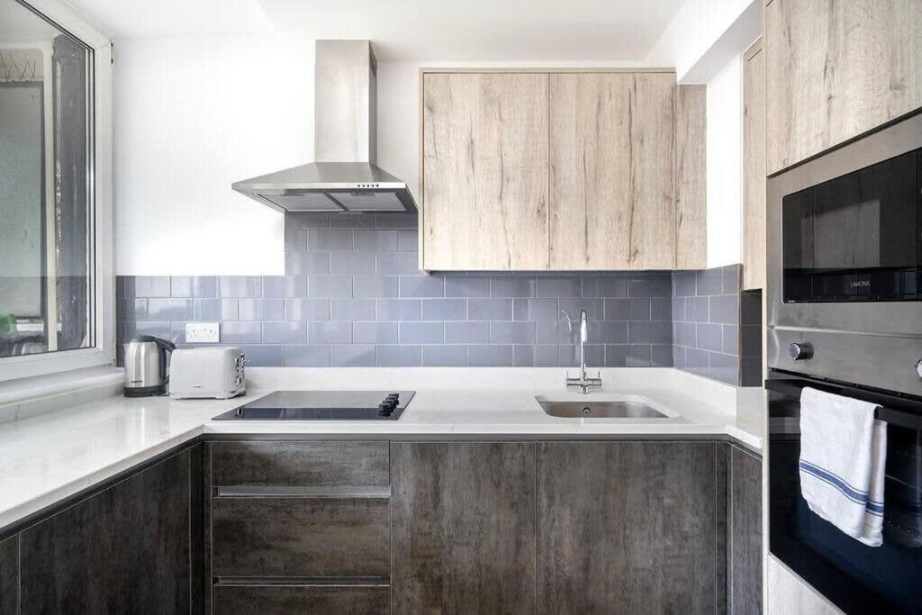 Charming In The Pleydell Estate Apartment