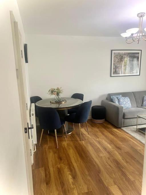 Beautiful 1 Bedroom House With Garden Apartment
