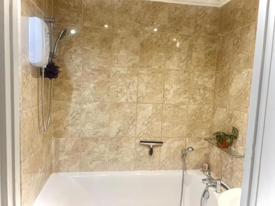 Apartment Beautiful 1 Bedroom House With Garden