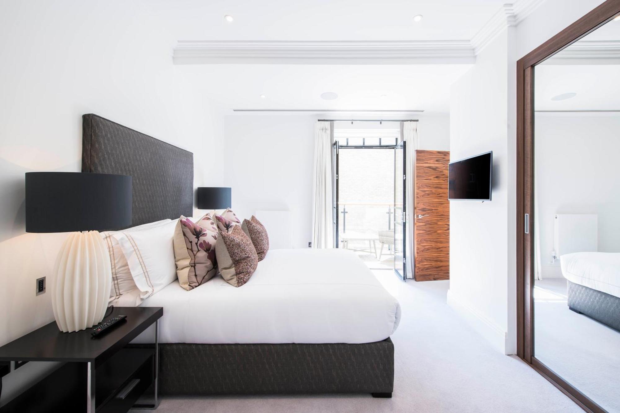 Palace Wharf Apartment *