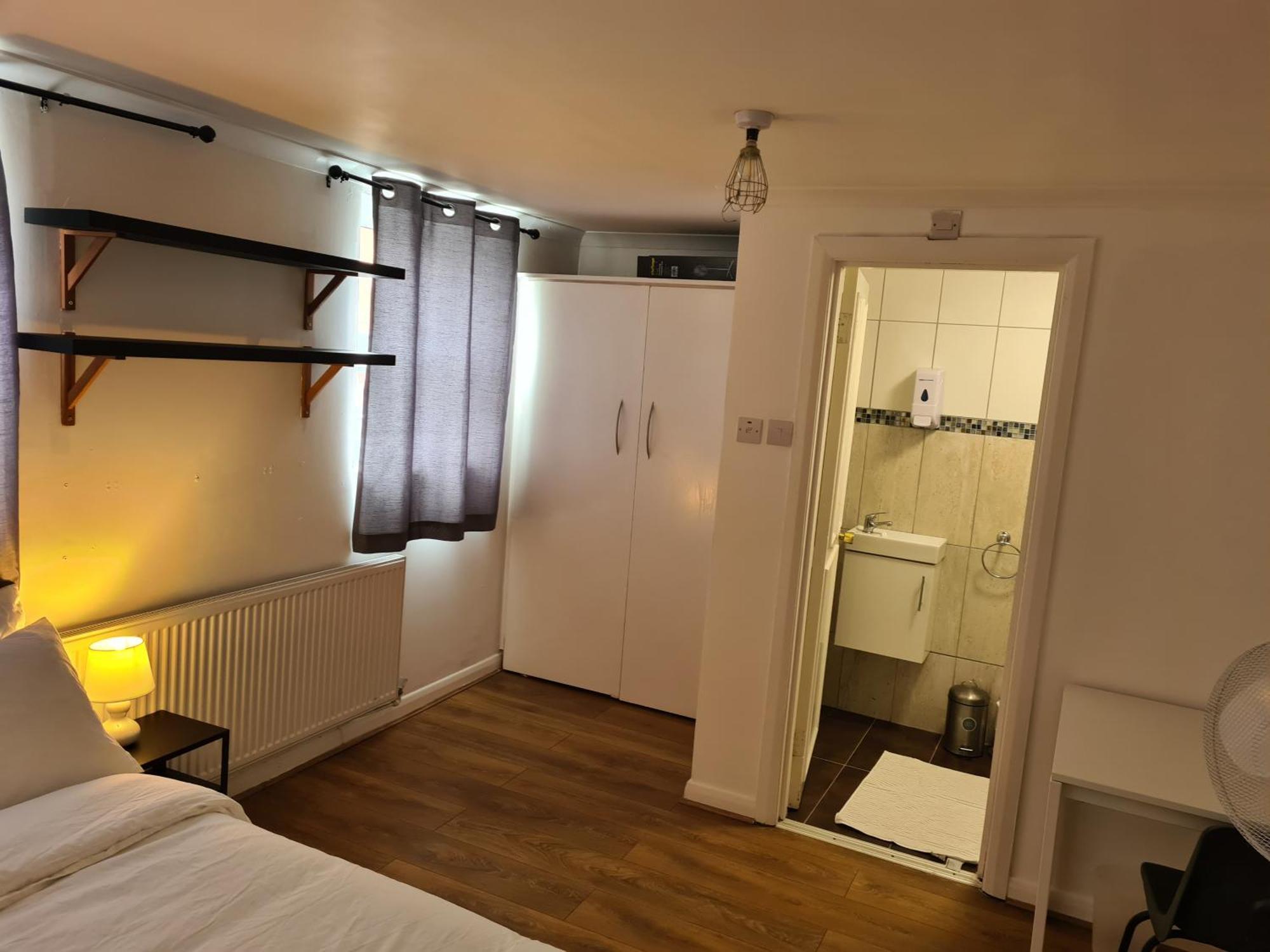 4br-2ensuite-10mincentrallondon-sleeps11-parking Casa de férias Londres