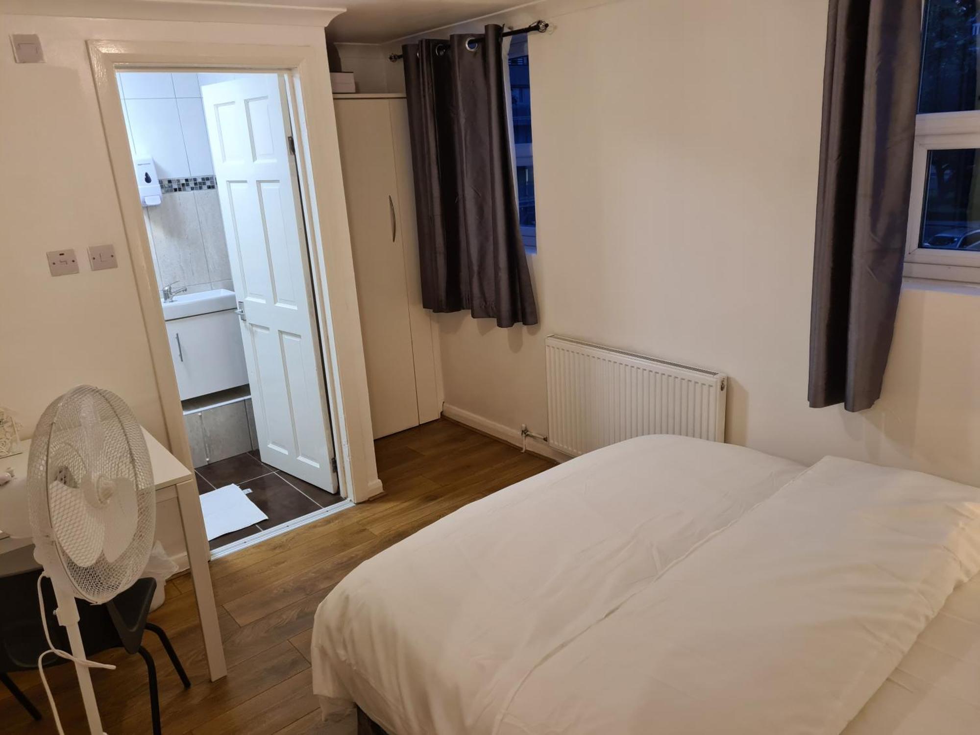 4br-2ensuite-10mincentrallondon-sleeps11-parking Casa de férias *