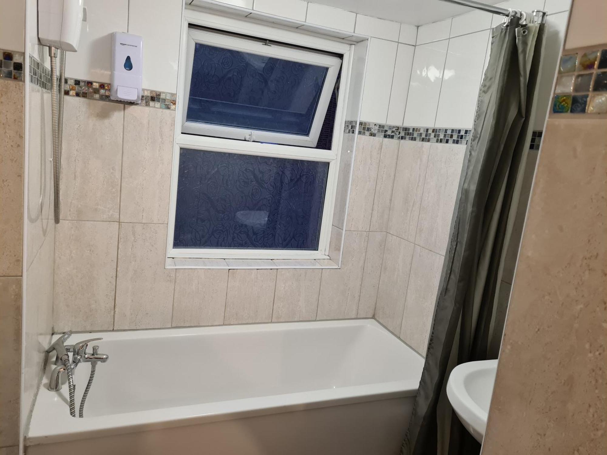 4br-2ensuite-10mincentrallondon-sleeps11-parking Casa de férias *
