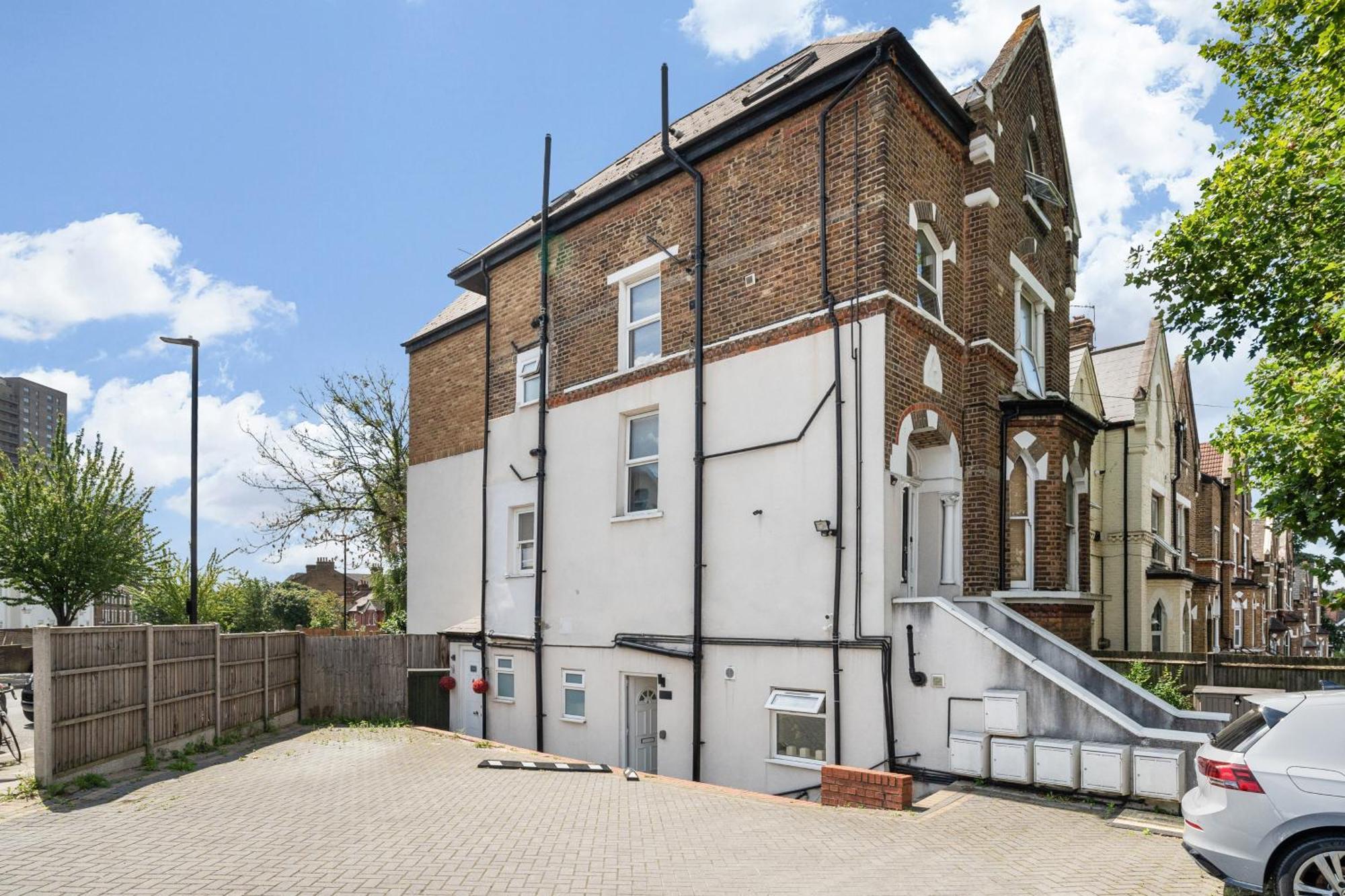 Apartment Leamington Park With Parking London