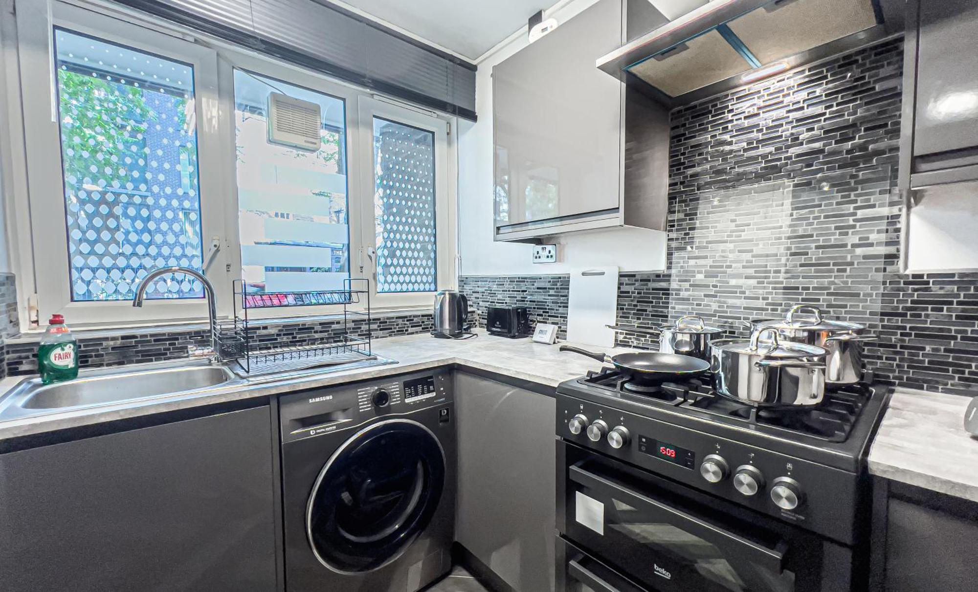 Stylish Bridge Hideaway Apartment London