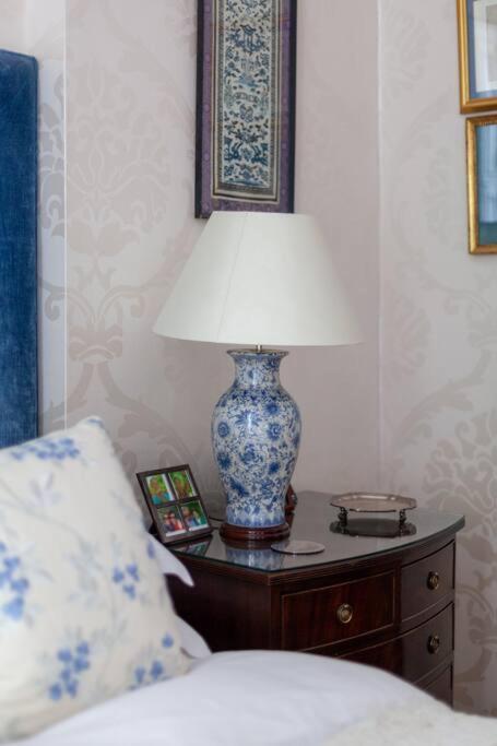 Elegant 2-bedroom Flat In South Kensington, * London