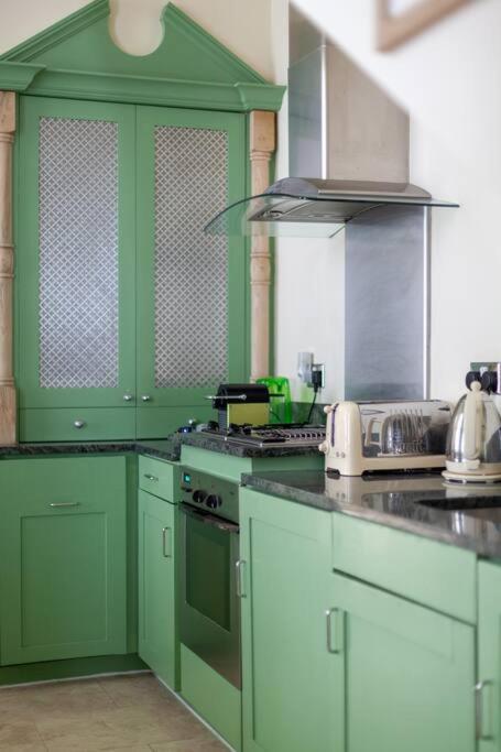 Apartment Elegant 2-bedroom Flat In South Kensington, *