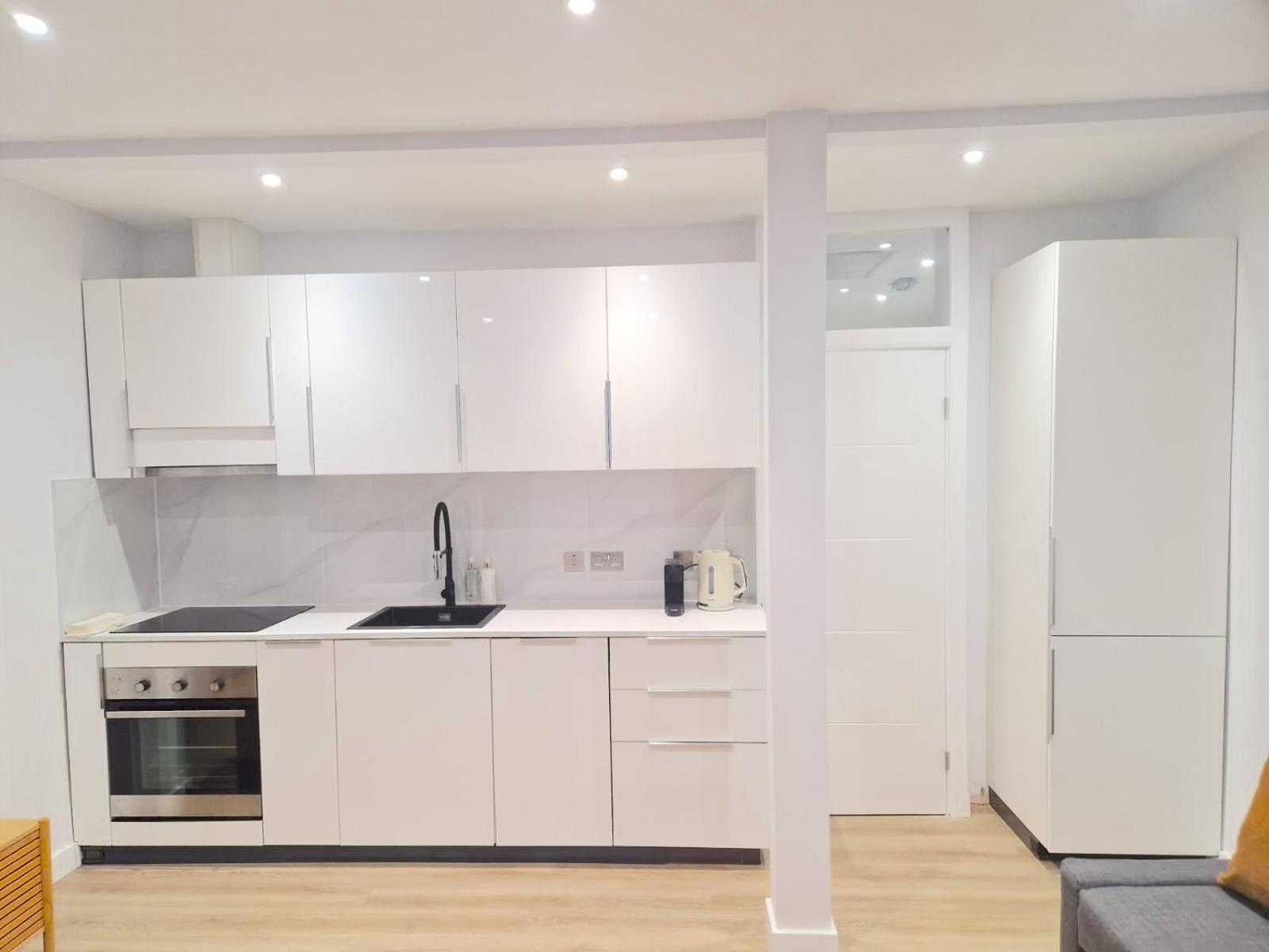 Apartamento The Comfort You Need In Is 16 Minutes Away From Central Londres