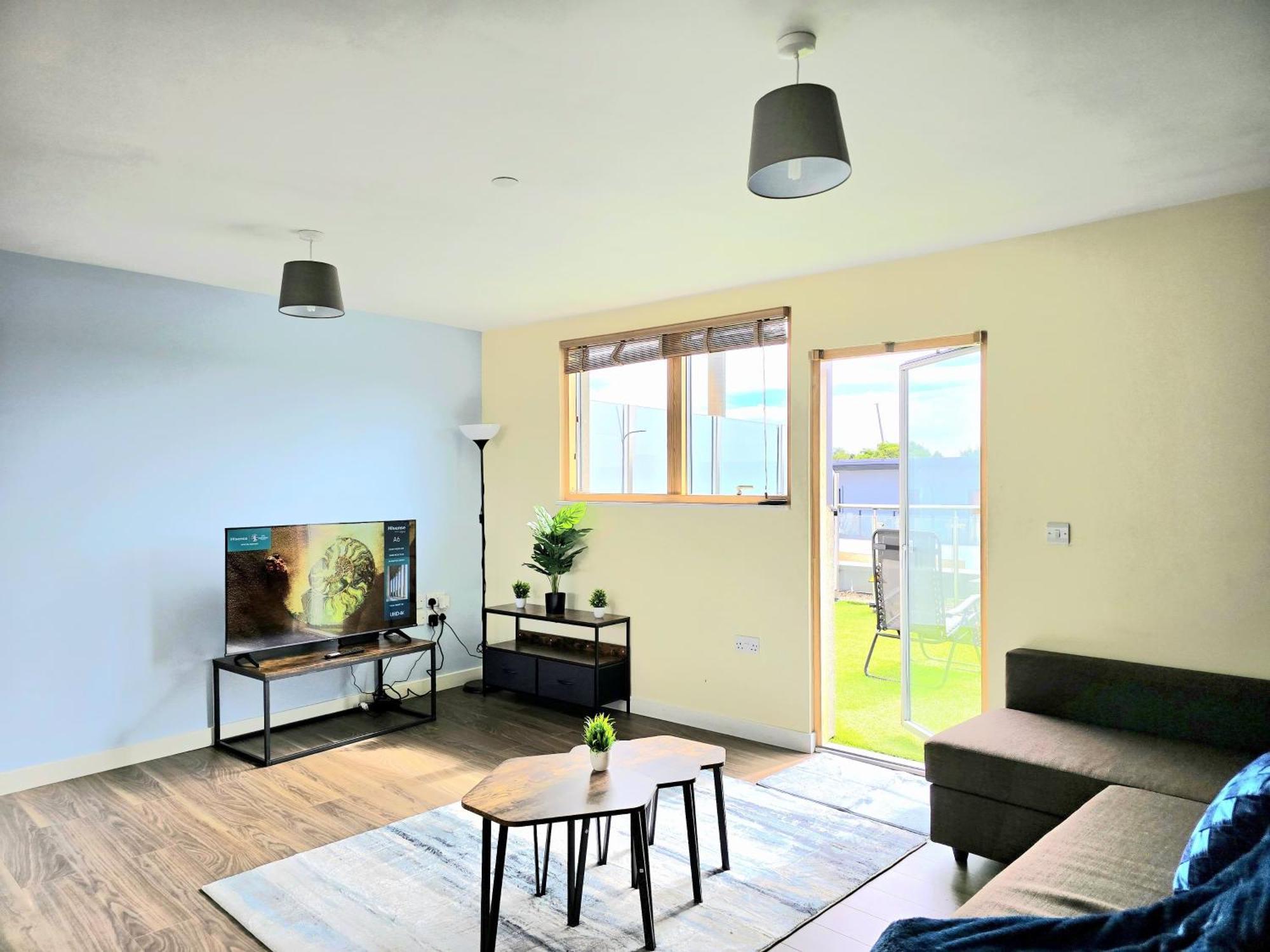 Spectacular 3Br 2Bath Rooftop Sky-Views With Parking * London