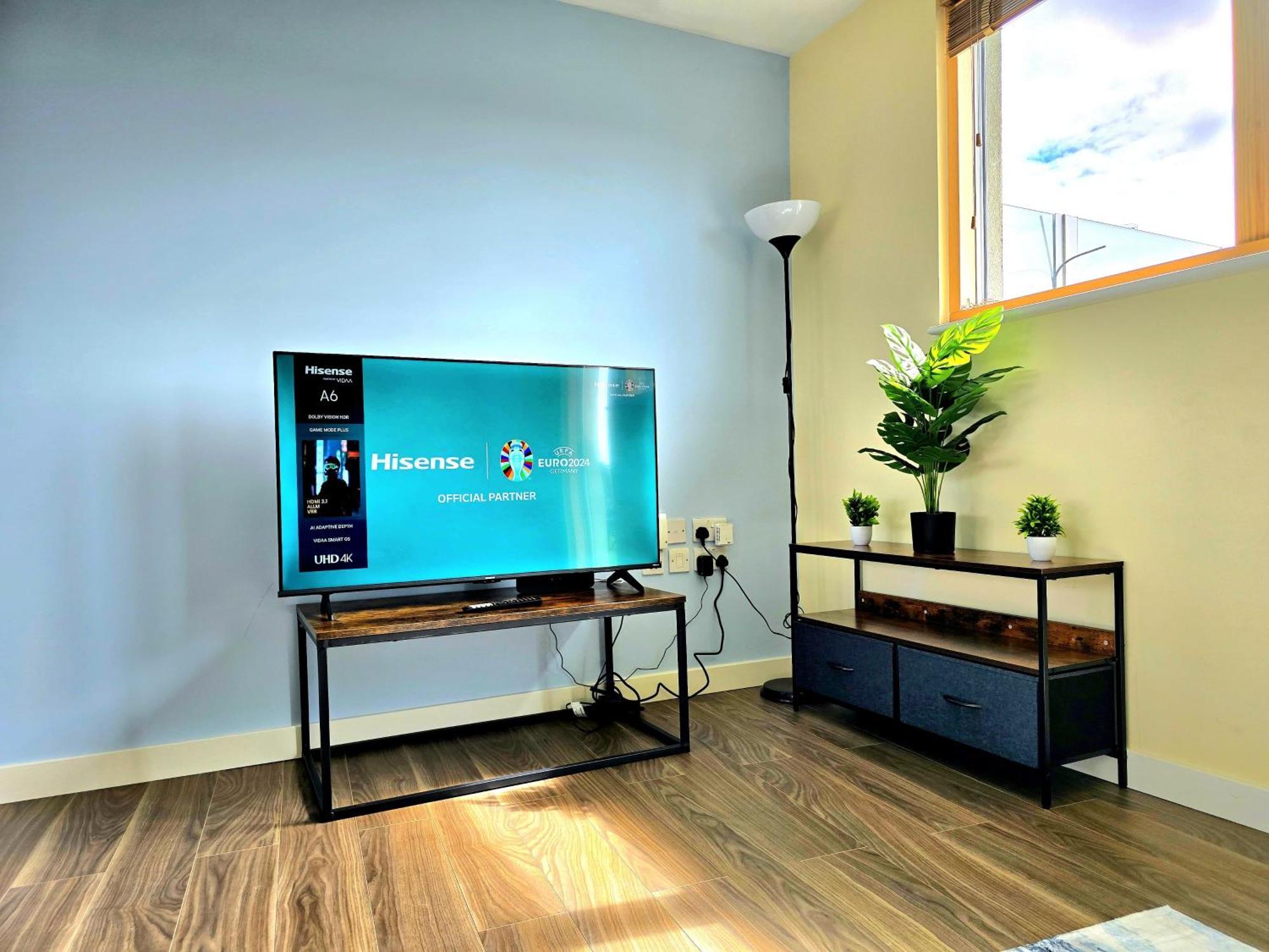 Spectacular 3Br 2Bath Rooftop Sky-Views With Parking Apartment