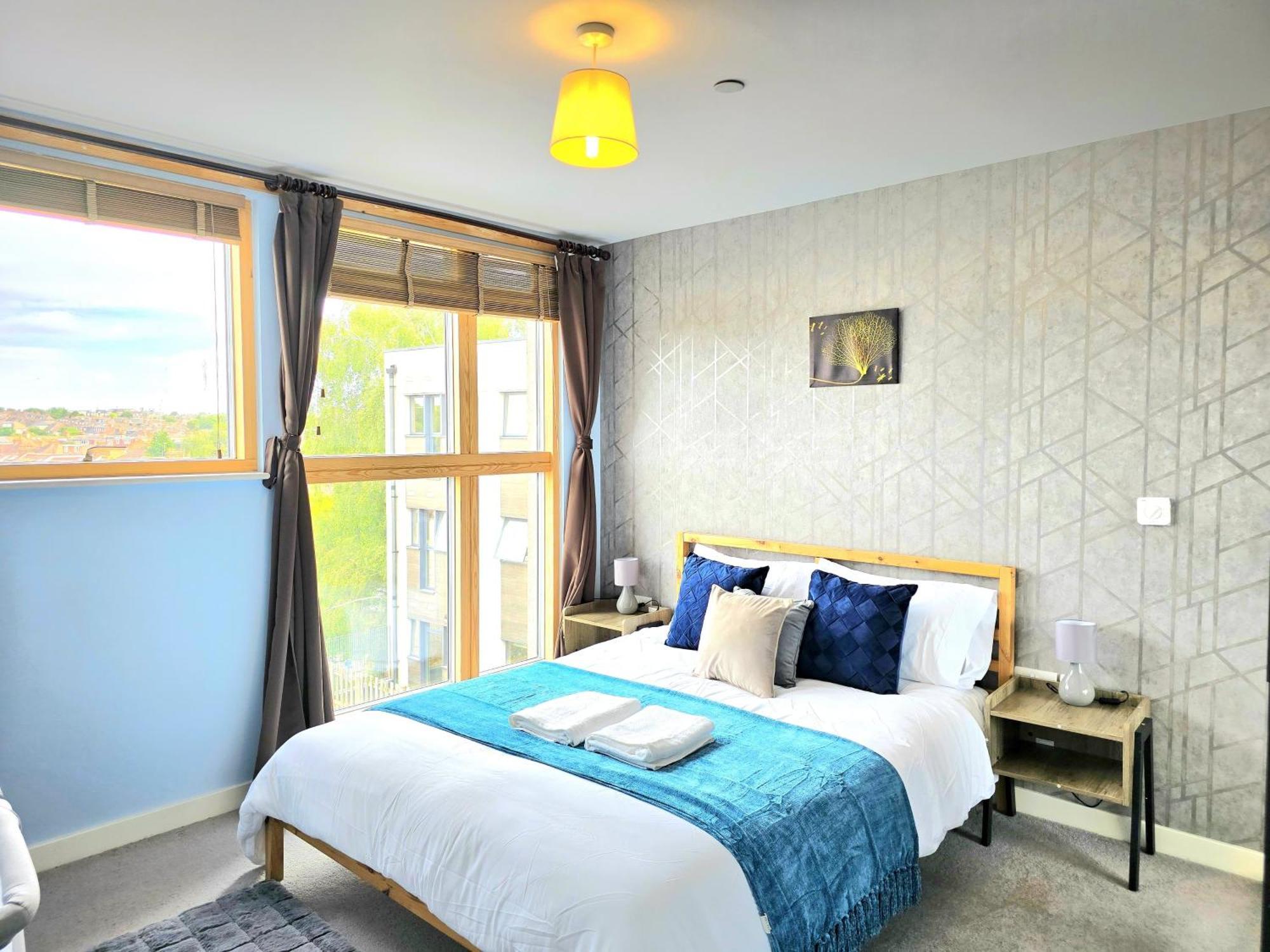 Apartment Spectacular 3Br 2Bath Rooftop Sky-Views With Parking London