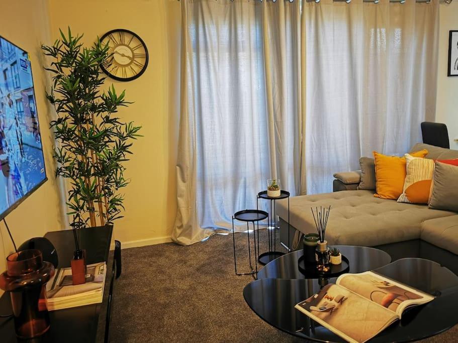 Cozy Near O2 Arena Guest house *