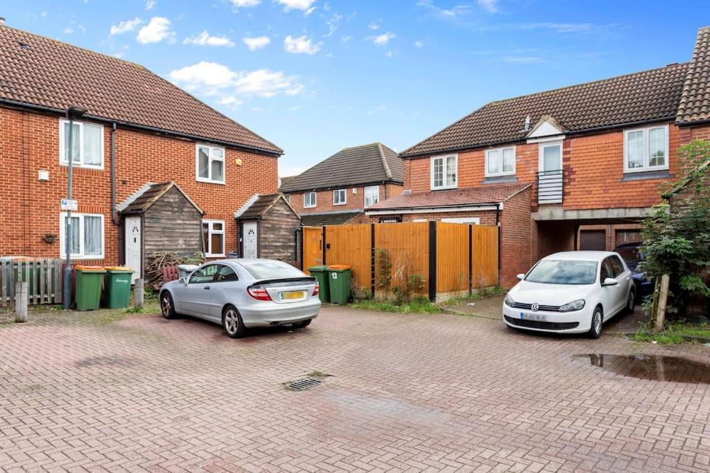 Casa de férias Cozy 3-bed House Near Lcy & Excel Ideal For Groups & Families *