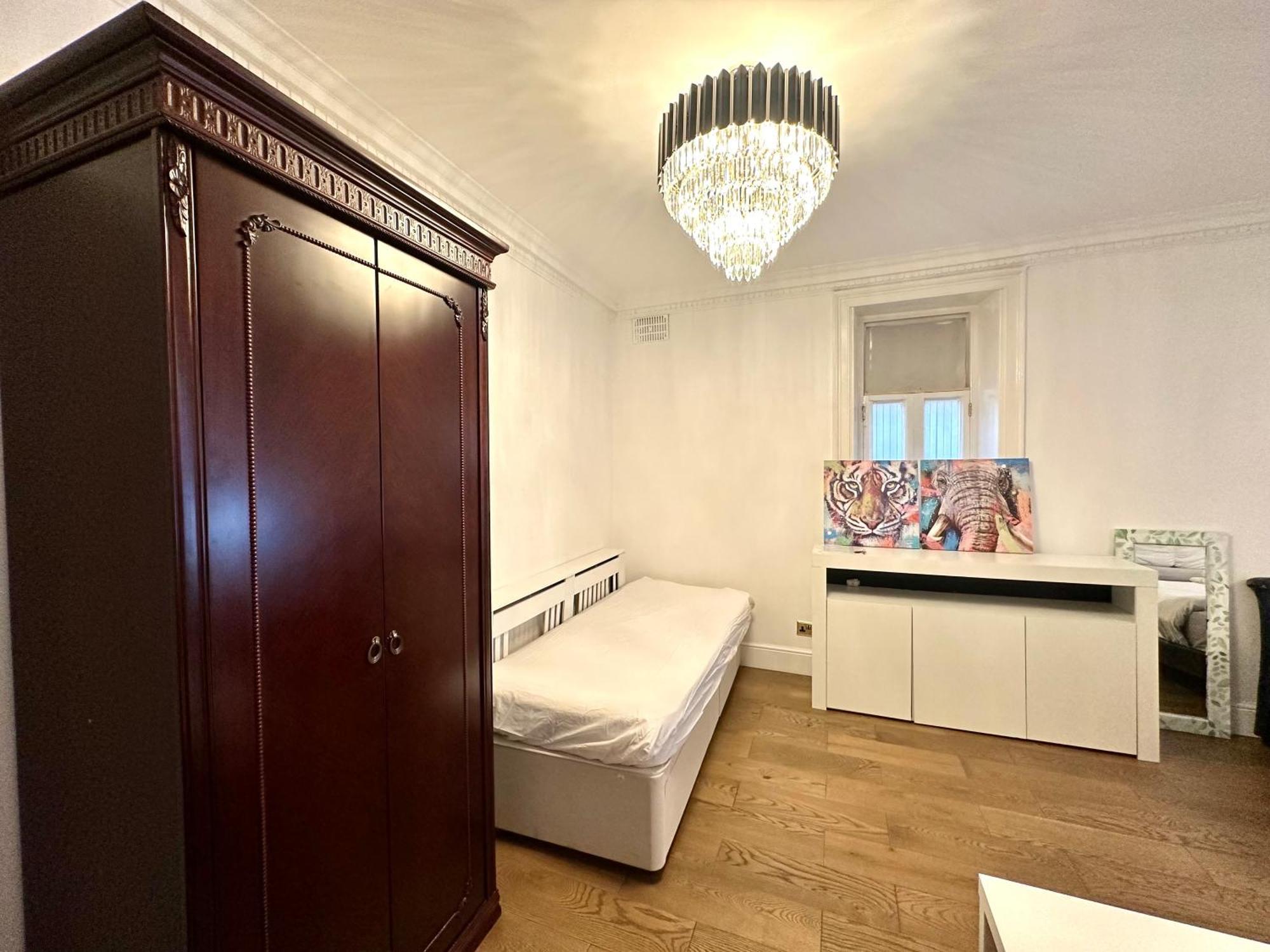 5 Minutes From Hyde Park And Oxford Street 5 Bedrooms In Apartment