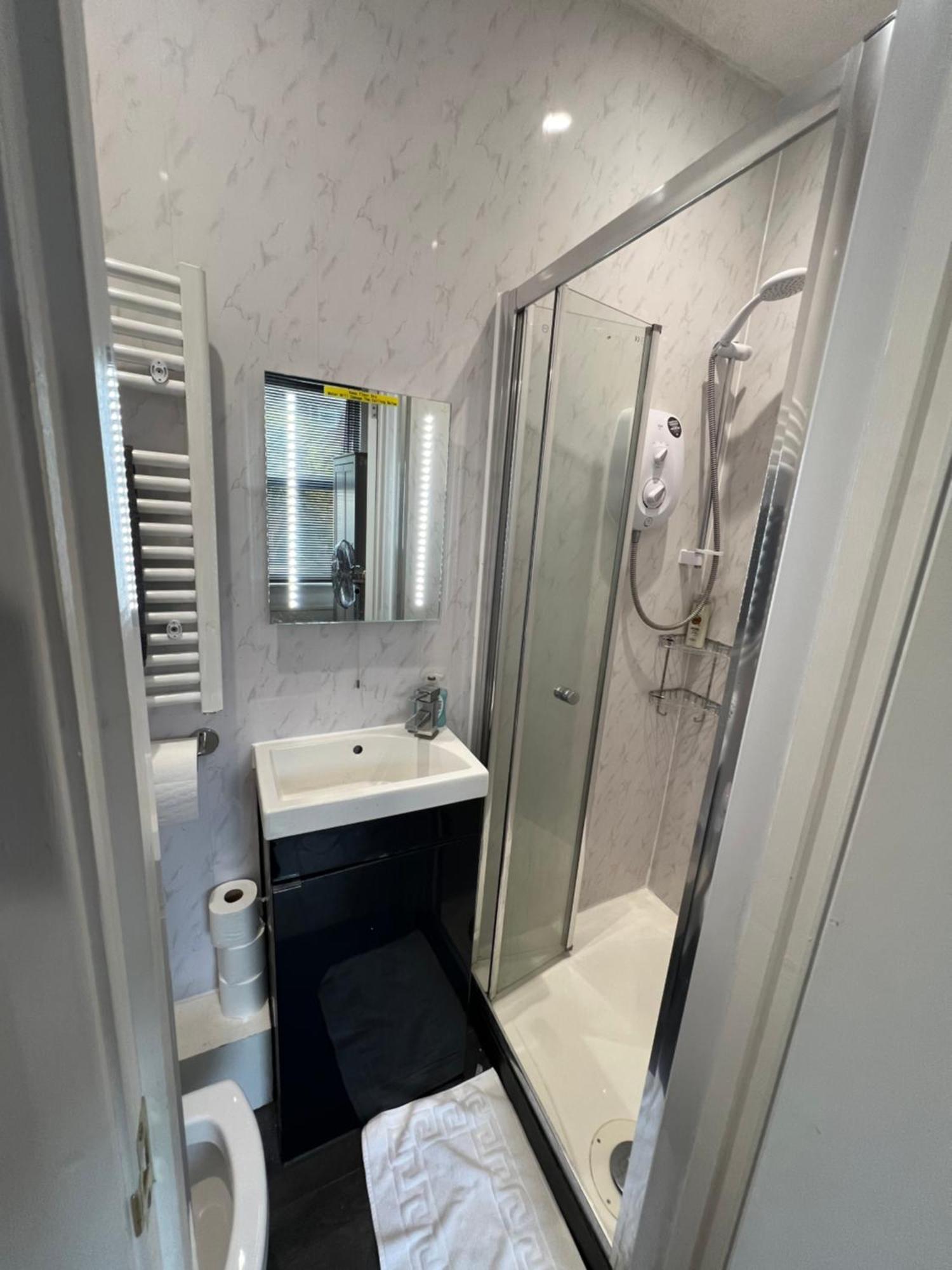 Private In Victorian House, Forest Hill, Guest house London