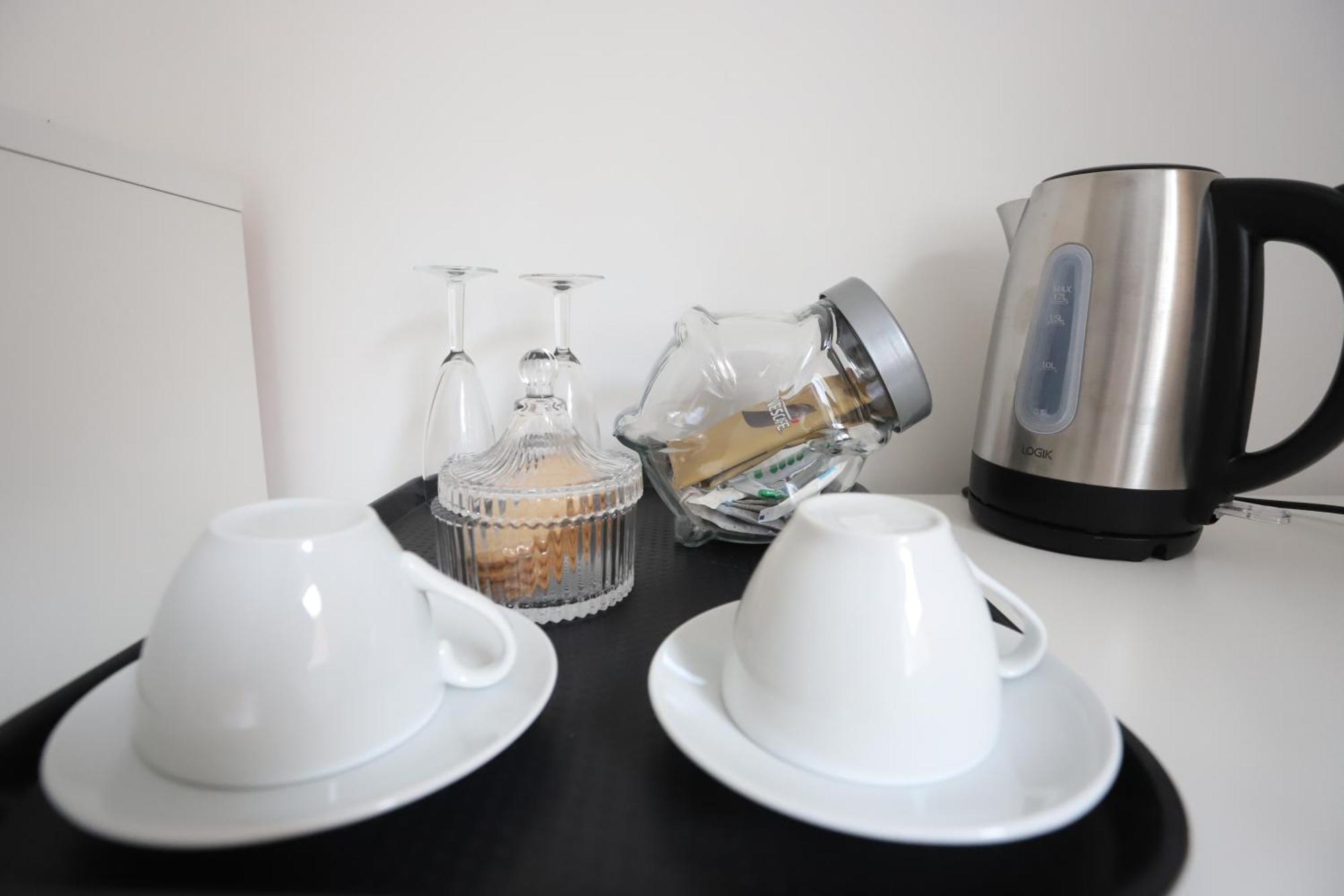 Apartment Spacious 3-story Retreat With Rooftop Terrace And Modern Amenities *