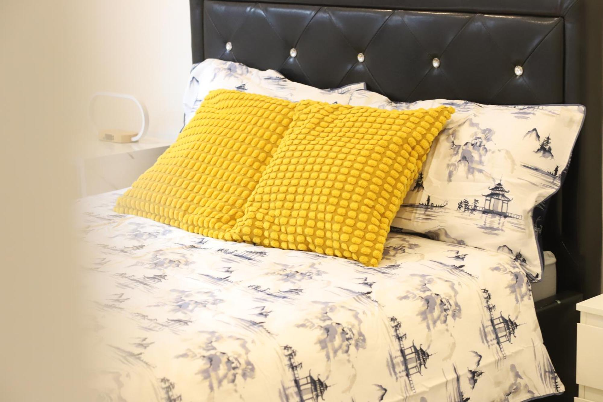 Spacious 3-story Retreat With Rooftop Terrace And Modern Amenities * London