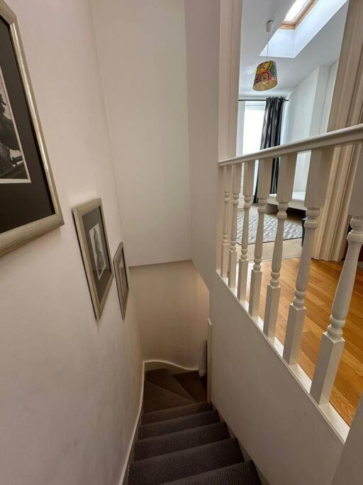 Two Br Flat 5 Mins Walk From Eye G96 Apartamento