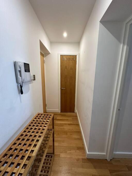 Apartamento Two Br Flat 5 Mins Walk From Eye G96 *