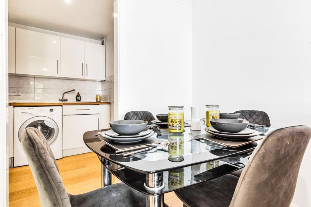 Luxaway In Earls Court - Sleeps Up To 10 *