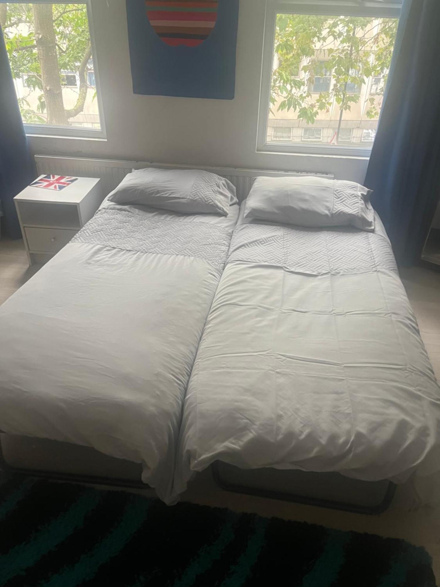 Family With Shared Kitchen And Bathroom In Angel Zone 1 London