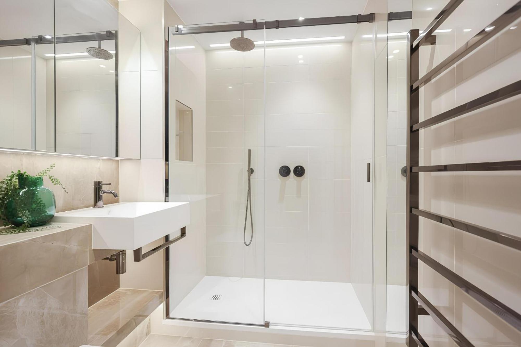 Fabulous Westfield 2 Bed Apartment *