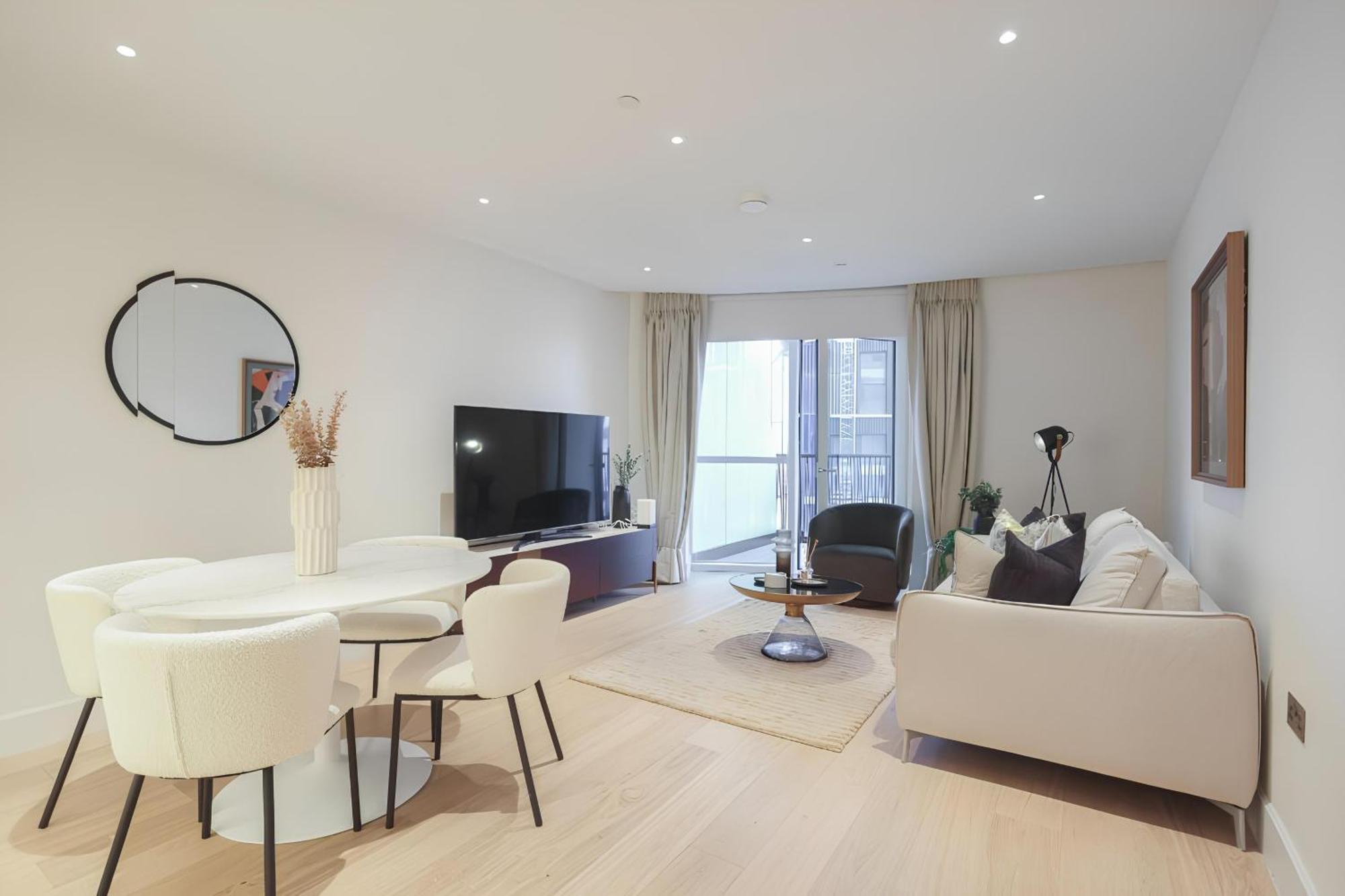 Fabulous Westfield 2 Bed Apartment