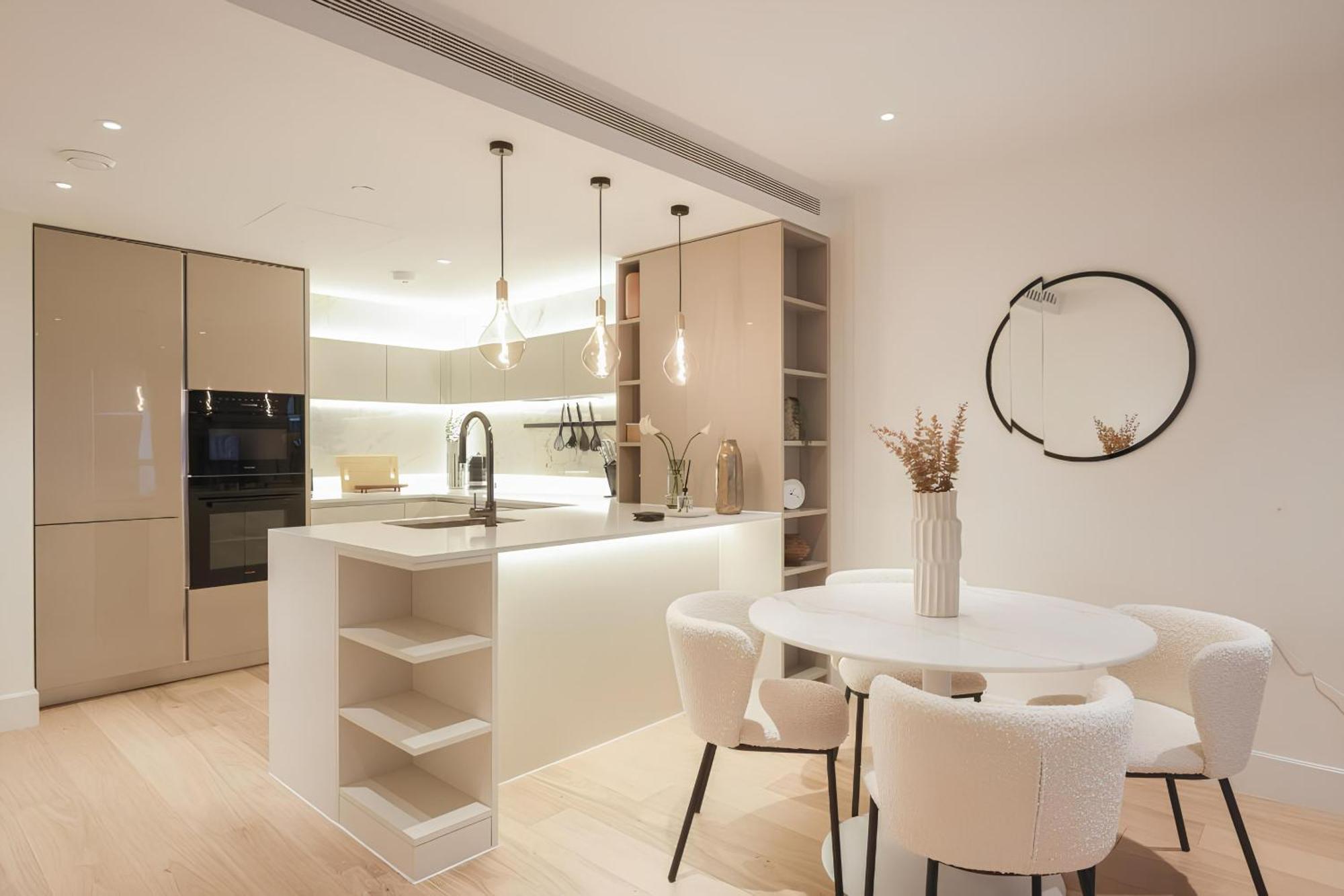 Fabulous Westfield 2 Bed Apartment *