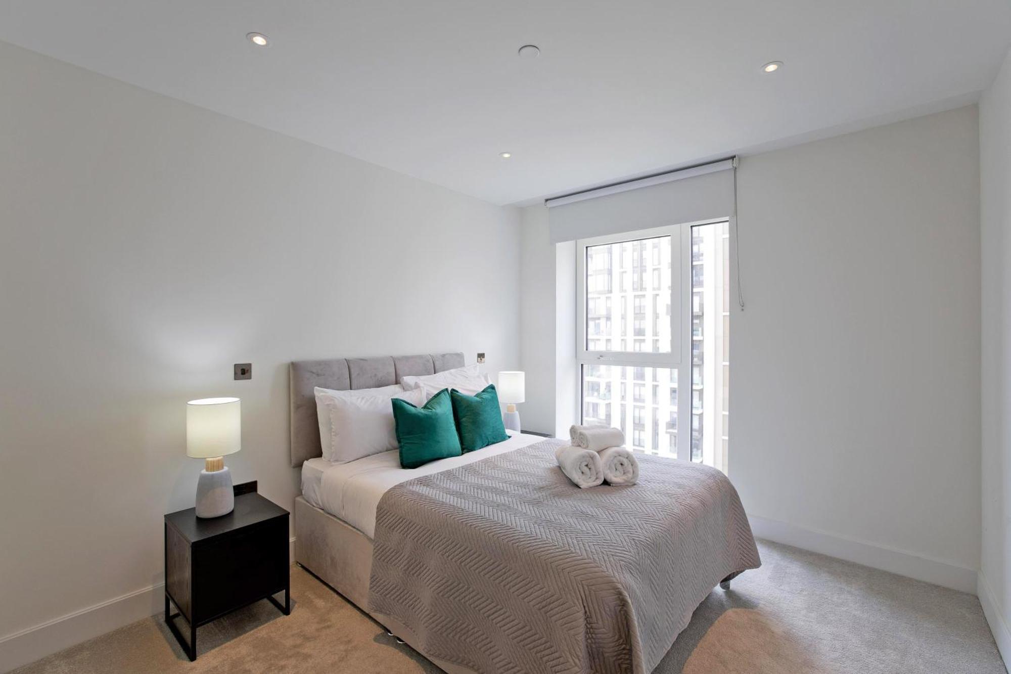 Fabulous Westfield 2 Bed Apartment