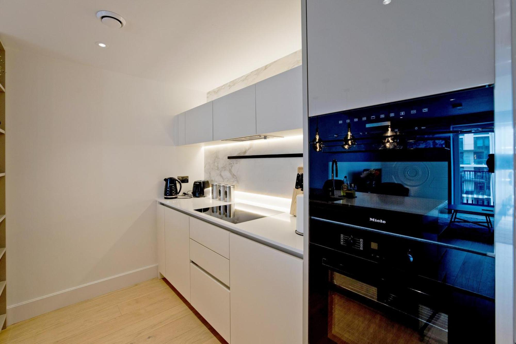 Fabulous Westfield 2 Bed London