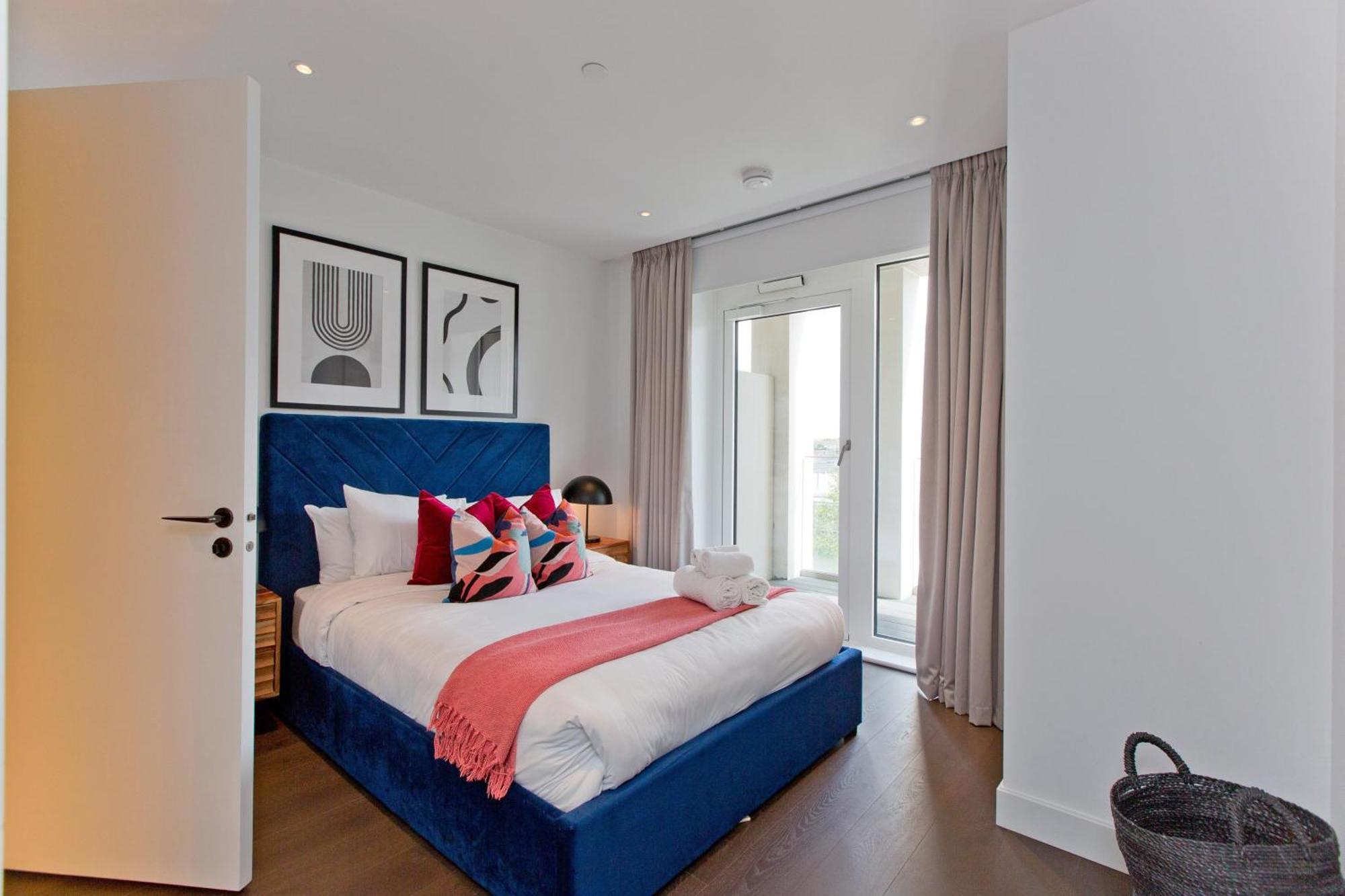 Fabulous Westfield 2 Bed Apartment