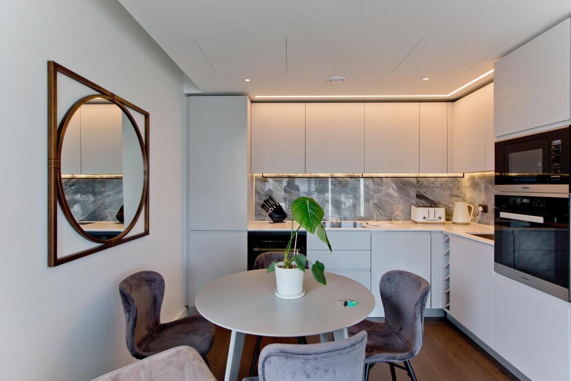 Fabulous Westfield 2 Bed *