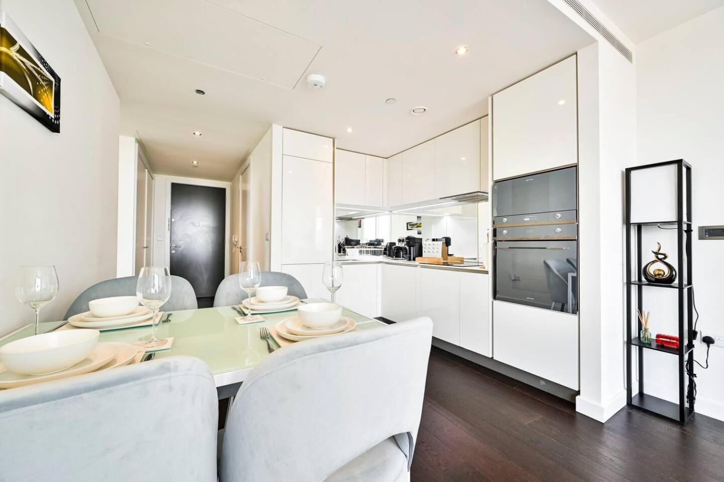 Luxury High-rise 21st Floor 2 Bedroom 2 Bath Flat * London