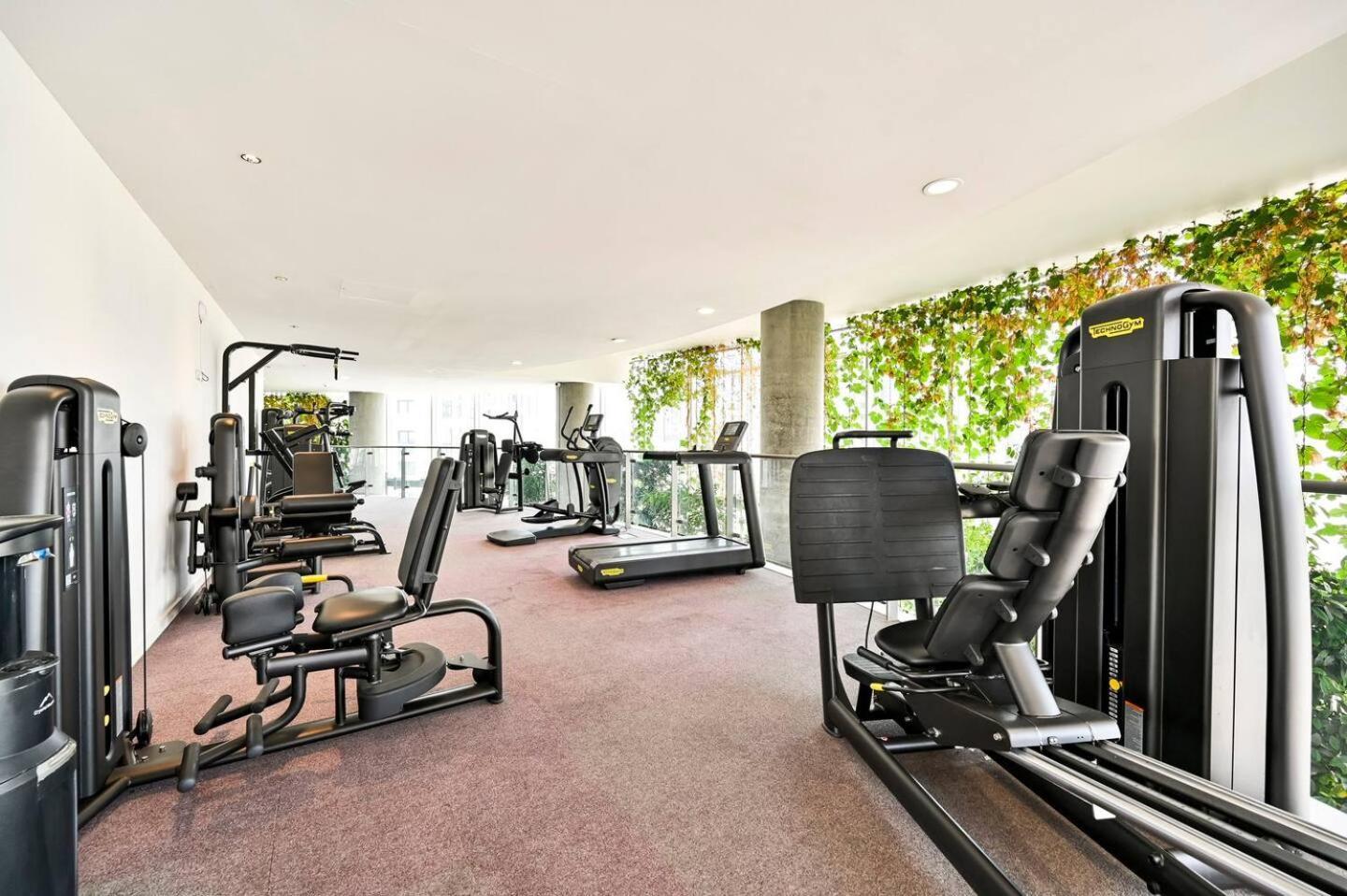 Luxury High-rise 21st Floor 2 Bedroom 2 Bath Flat London