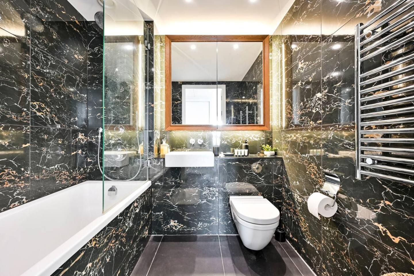 Apartment Luxury High-rise 21st Floor 2 Bedroom 2 Bath Flat